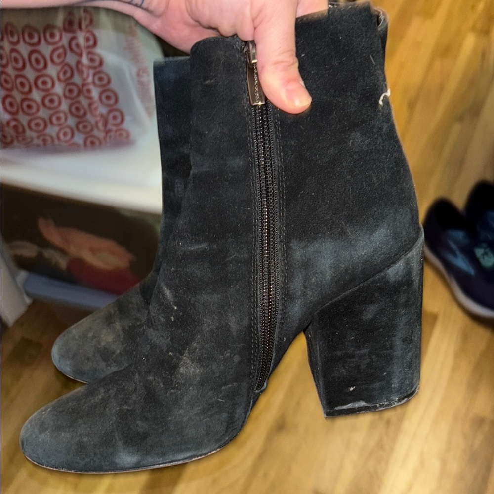 Vince Camuto Black Leather Design
